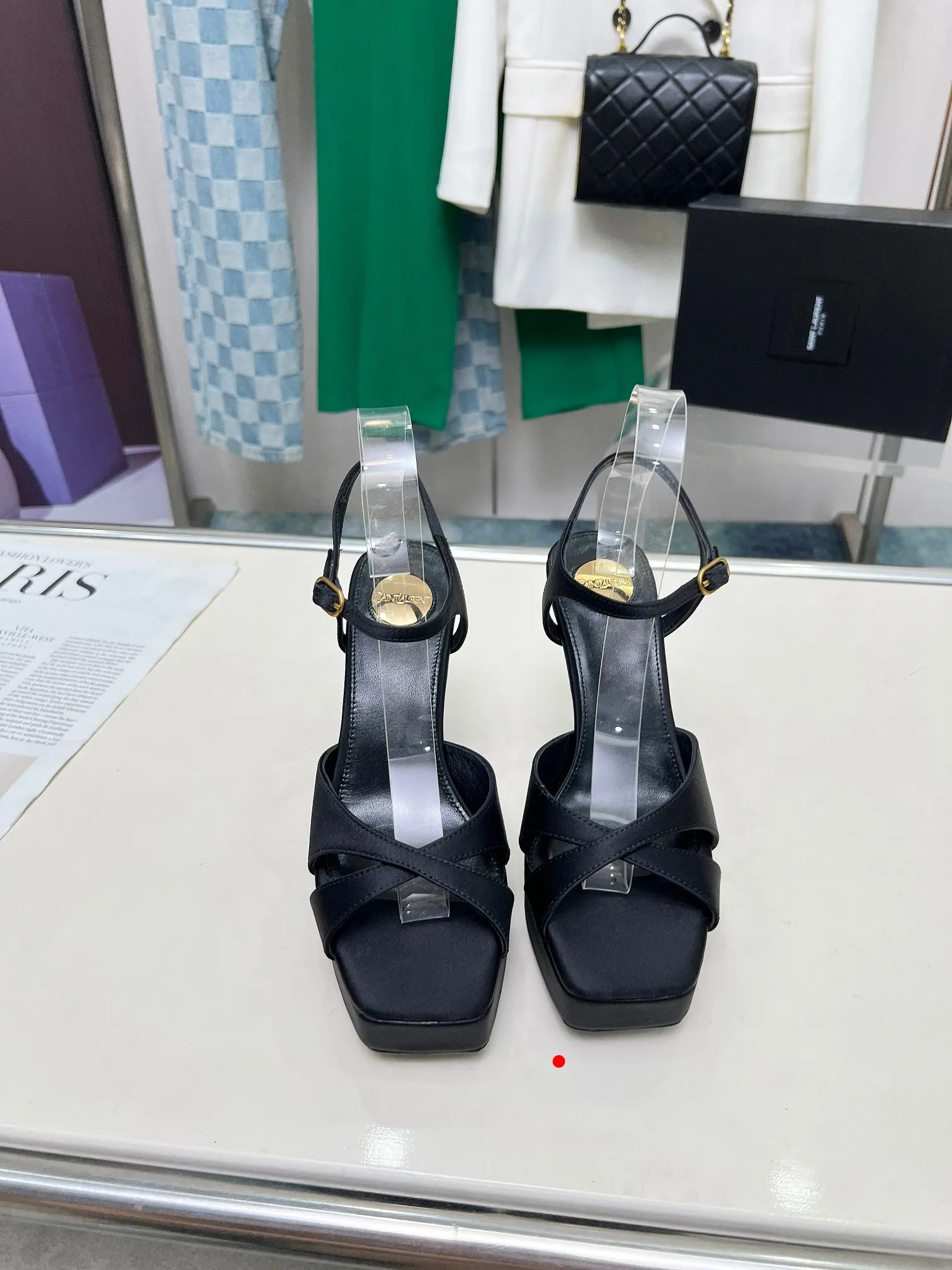 👟👟Ex-factory price 640👟👟 Saint Laurent YSL Saint Laurent sandals Upper: sheepskin surface Size 35-42 (42 is custom-made and non-returnable) Heel height 8.5cm Water platform height 2.5cm Leather outsole 2642-12